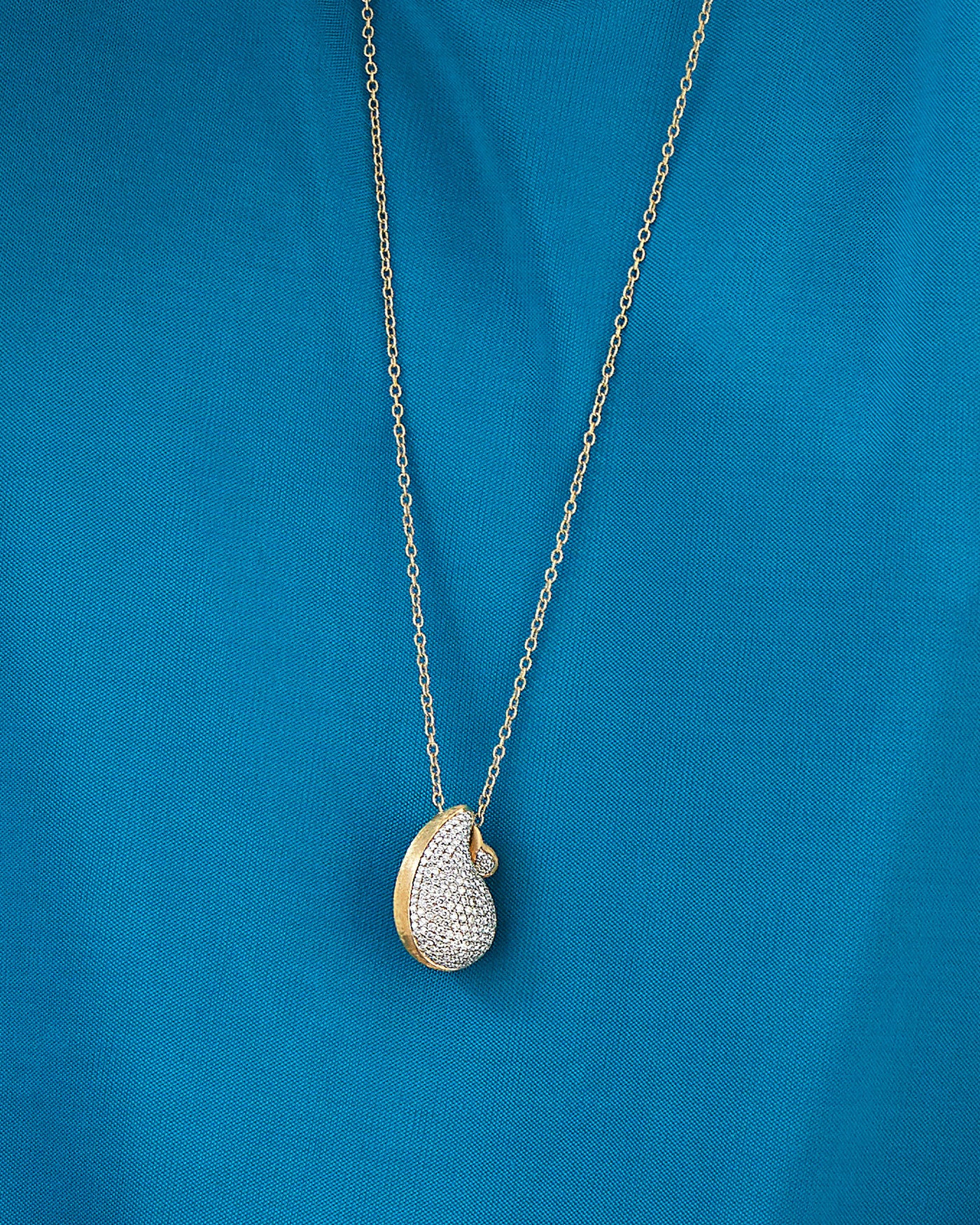 Collana "CACHEMIRE" pendente con ciondolo in oro e diamanti