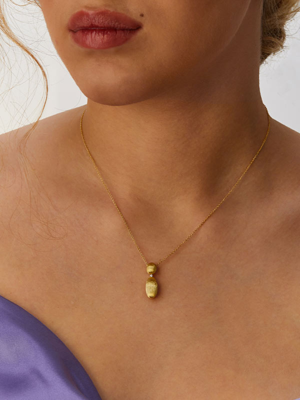 "dancing Élite" gold pendant with a diamonds accent