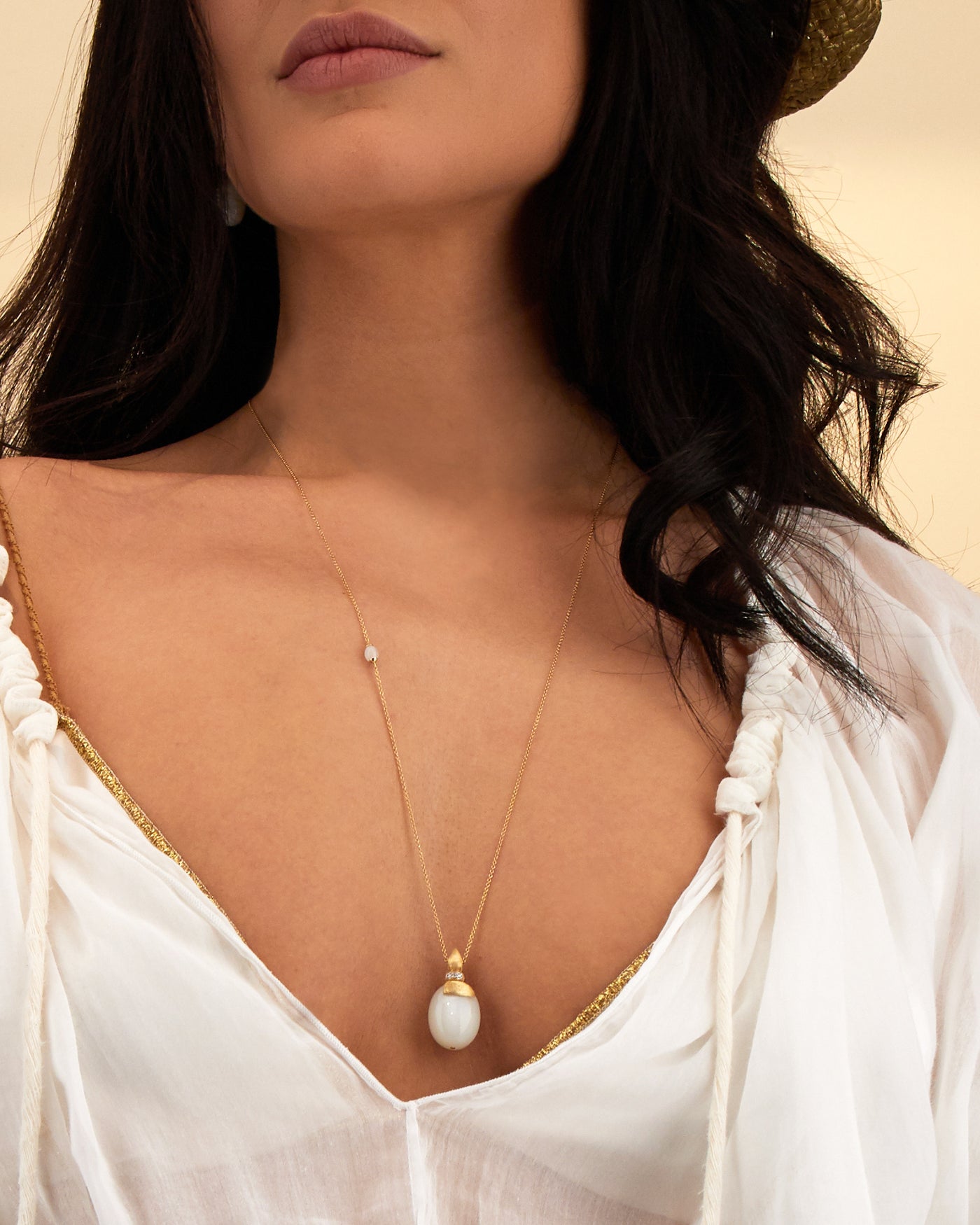 "White desert" gold, diamonds and moonstone pendant (large)