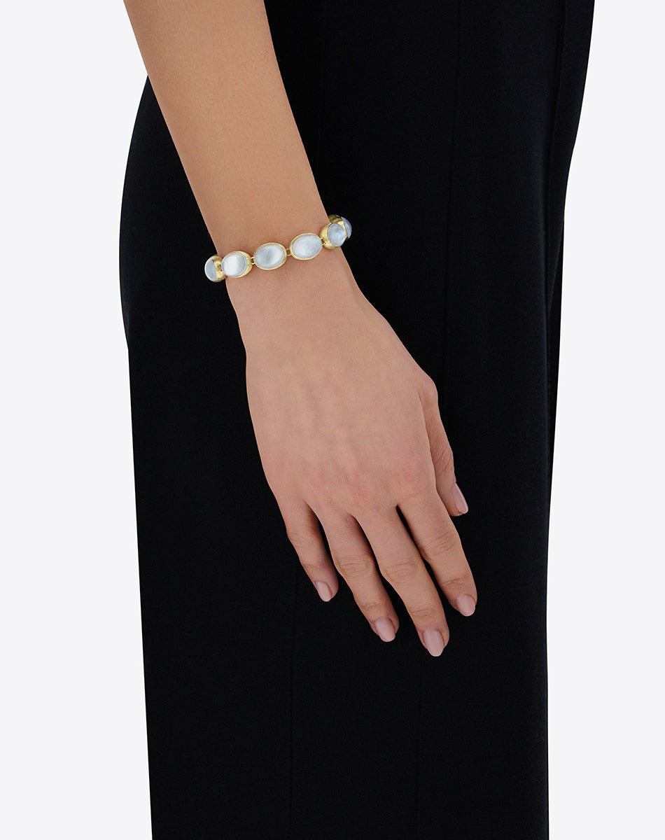 Dolcevita “Muse” beaded bracelet in engraved gold, mother-of-pearl and rock crystal (small)