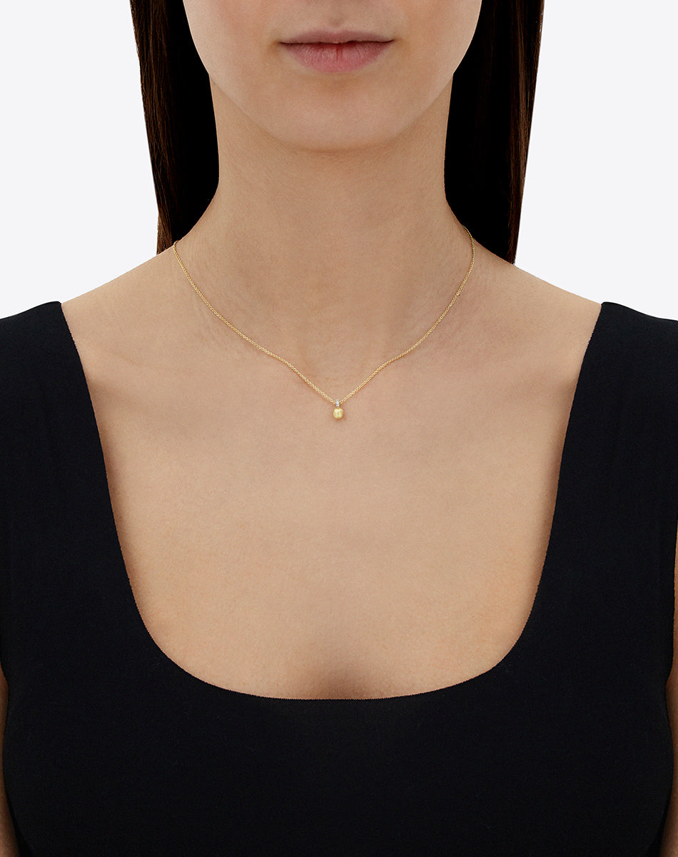 "Élite" gold and diamonds accent tiny necklace