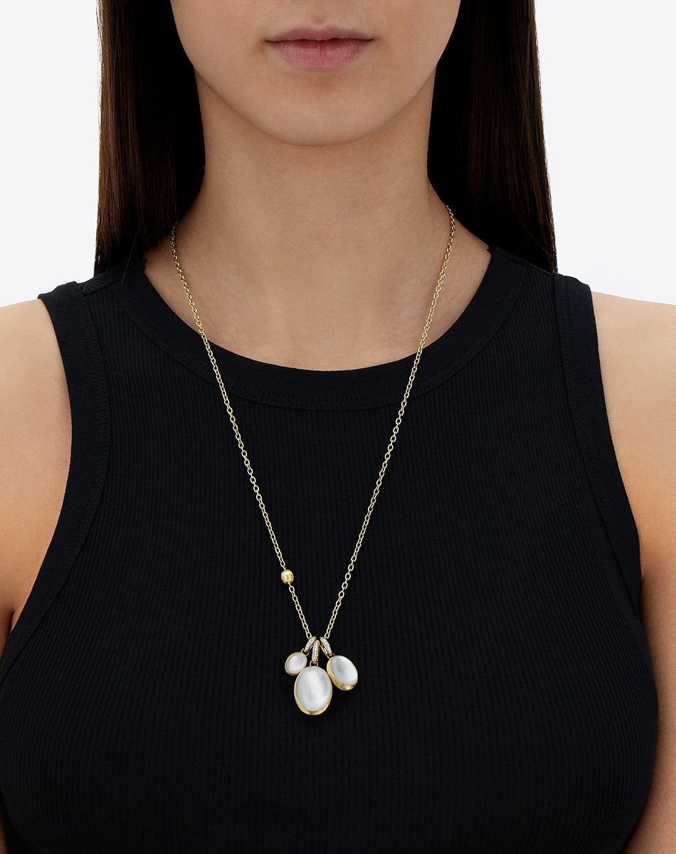 Dolcevita “Boules” charm in engraved gold, diamonds, mother-of-pearl and rock crystal (medium)