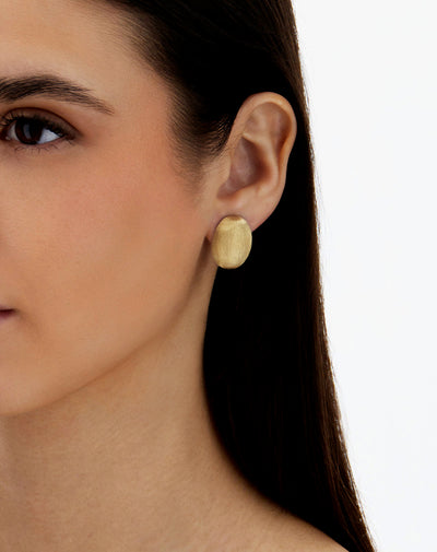 Orecchini di perle a lobo "Muse" in oro inciso e pavé di diamanti (medi)