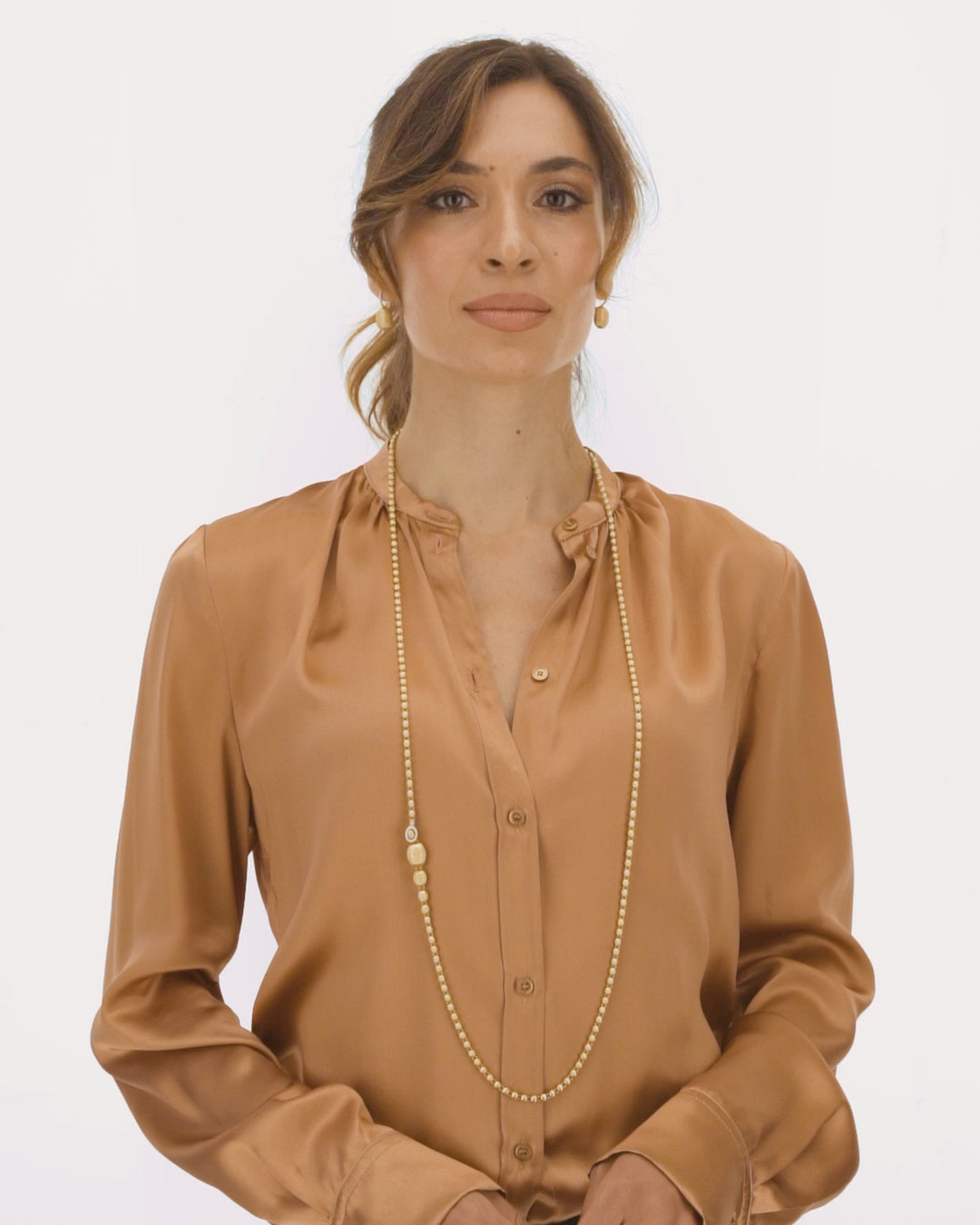 Ikonische wandelbare Halskette "IVY" slim mit handgravierten Boules aus Gelbgold und Diamanten (lang)