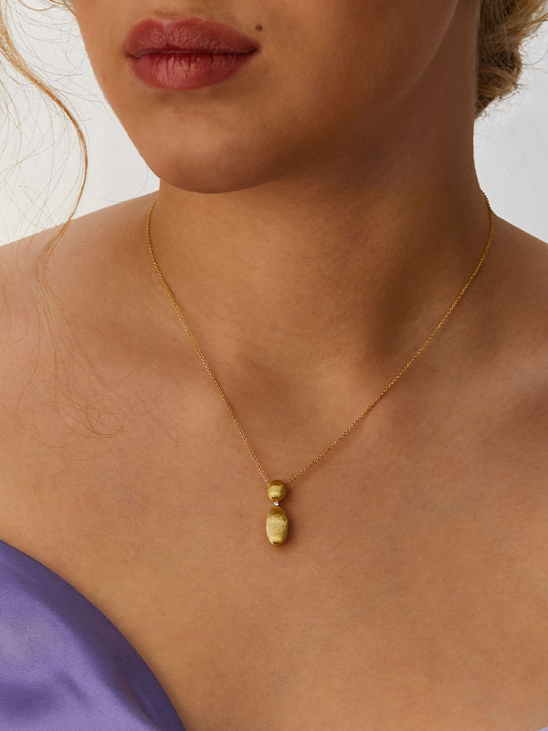 "élite" gold pendant with a diamonds accent 