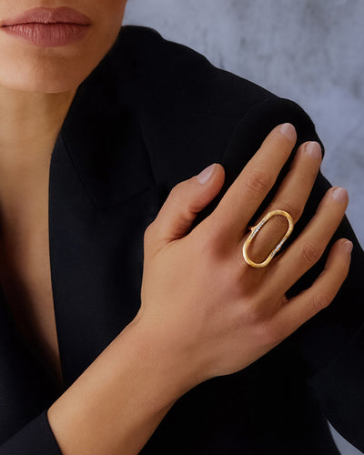 Anello "LIBERA" di design ovale aperto in oro e diamanti