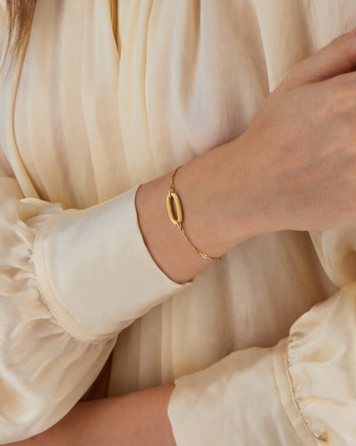 Bracciale "LIBERA" con ovale in oro inciso a mano
