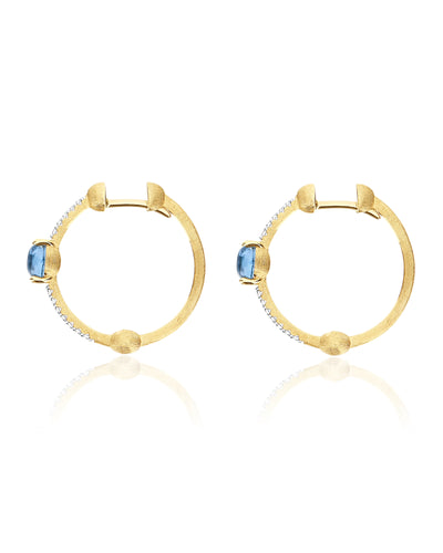 Orecchini a cerchio "DANCING AZURE" in oro, diamanti e topazio London blu