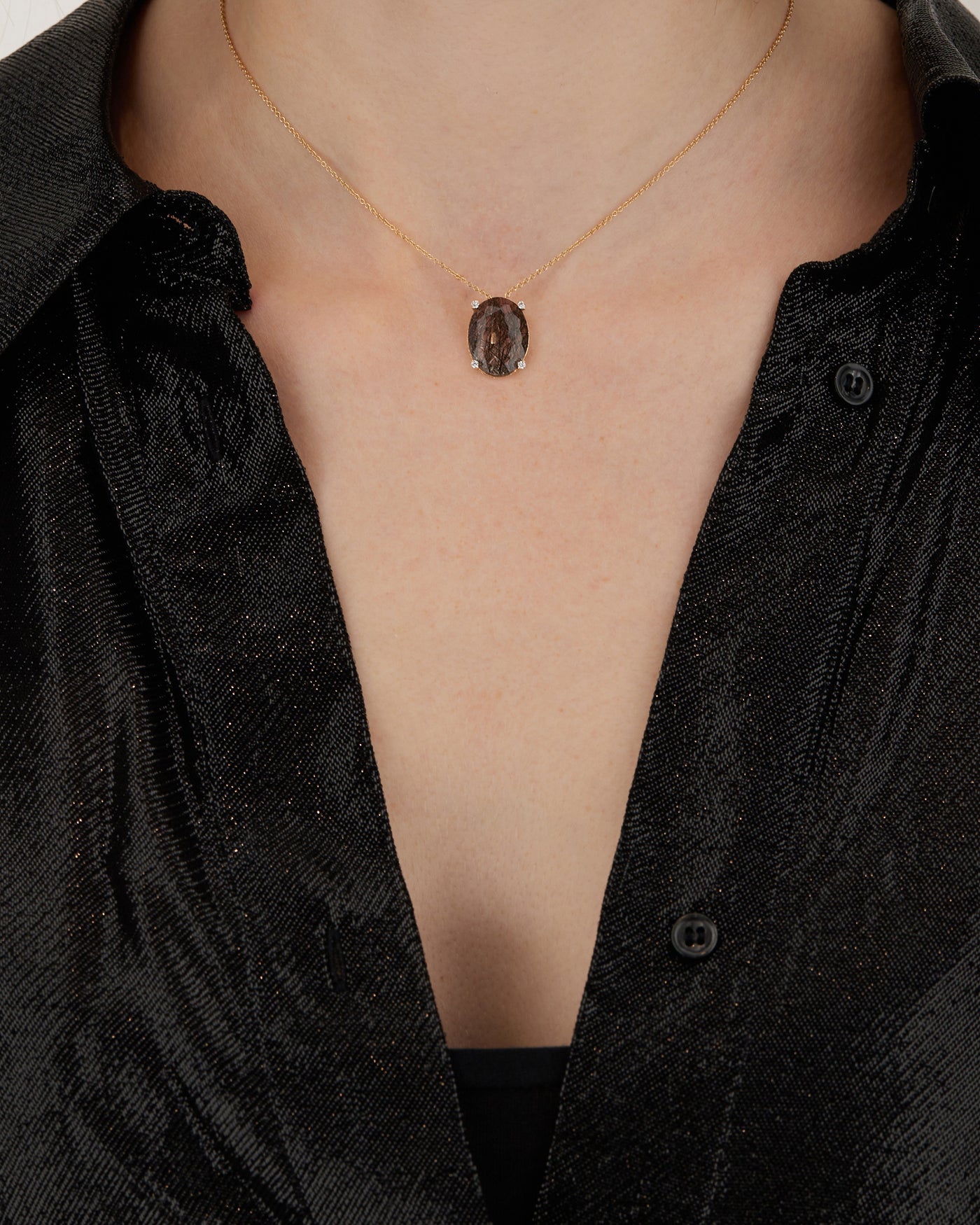 Collana "IPANEMA" pendente con ciondolo in oro, quarzo rutilato grigio e dettagli di diamanti (grande)