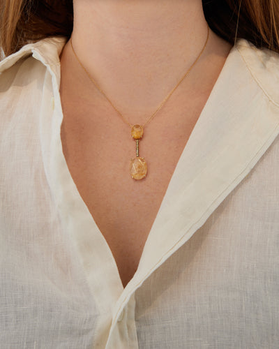 Collana "IPANEMA" con pendente in oro, quarzo rutilato giallo e barretta di diamanti 
