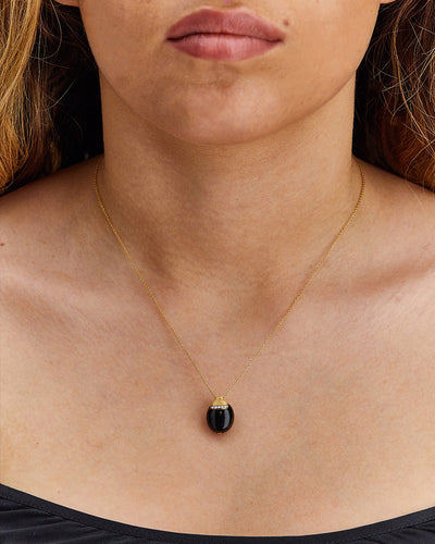 Collana "DANCING MYSTERY BLACK" pendente in oro con boule in onice nero coronata da accenti di diamante (grande)