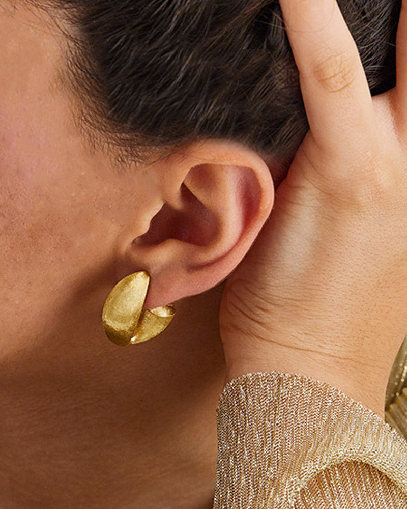 "trasformista" gold vintage hoop earrings