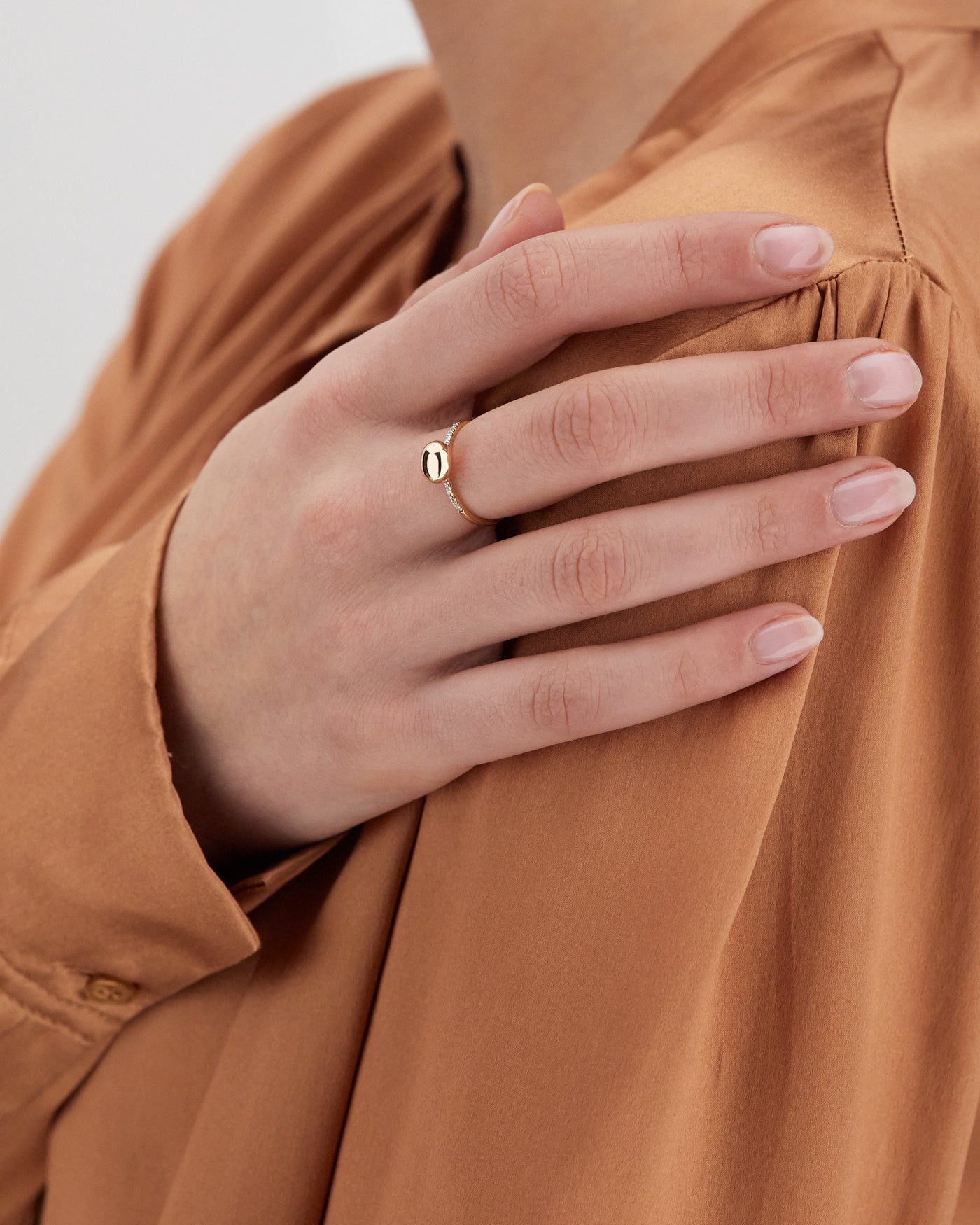 "dancing Élite" rose gold boule and diamonds pavé ring (small)