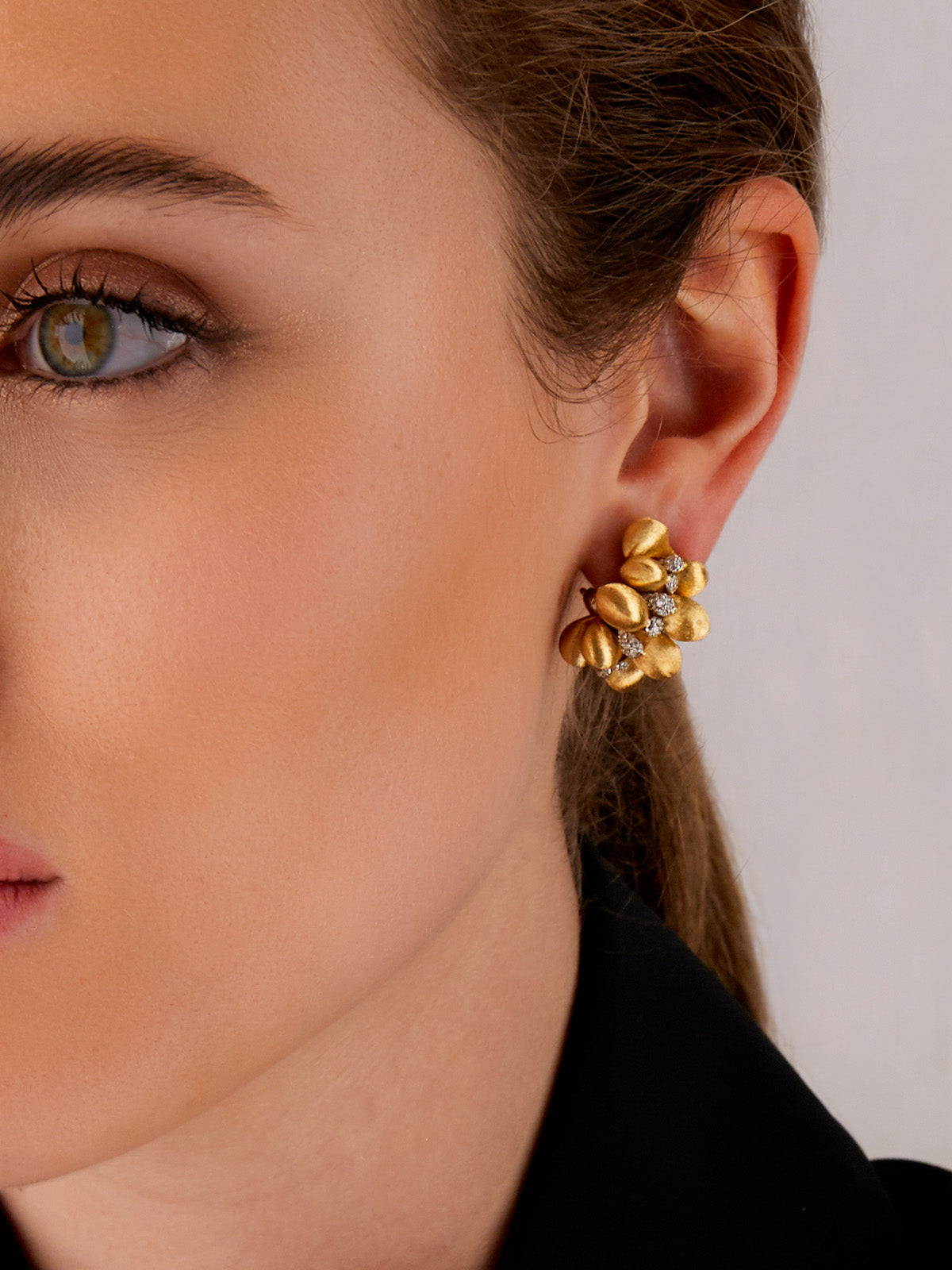 "trasformista" gold and diamonds iconic earrings